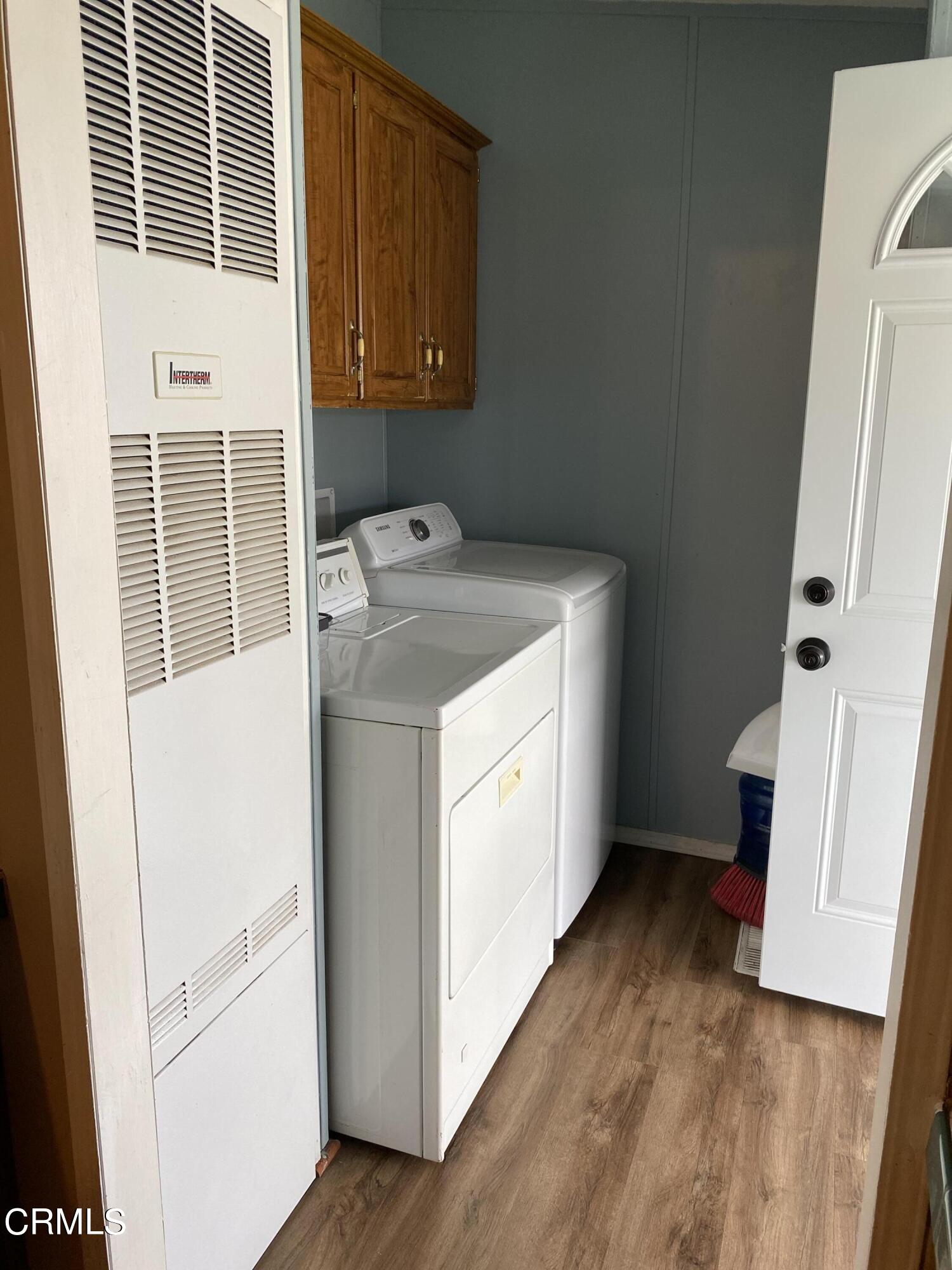 1853 Ives Avenue, Unit 151 Oxnard, CA 93033 - Photo 11 of 11 a utility room with wooden floor washer and dryer