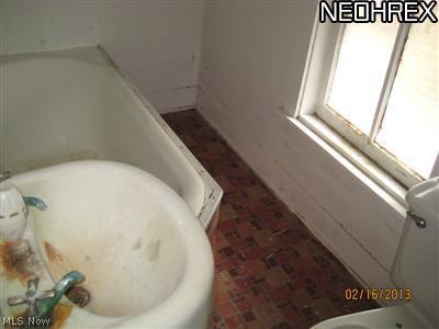 895 Rothrock Circle Akron, OH 44321 - Photo 8 of 11