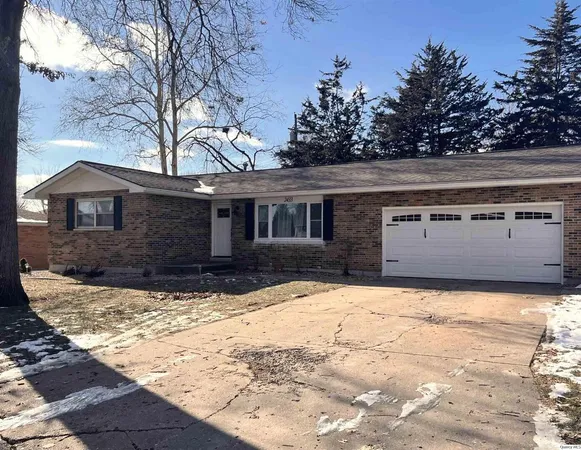 $215,000 | 2433 Cedar Creek Court, Quincy, IL 62305