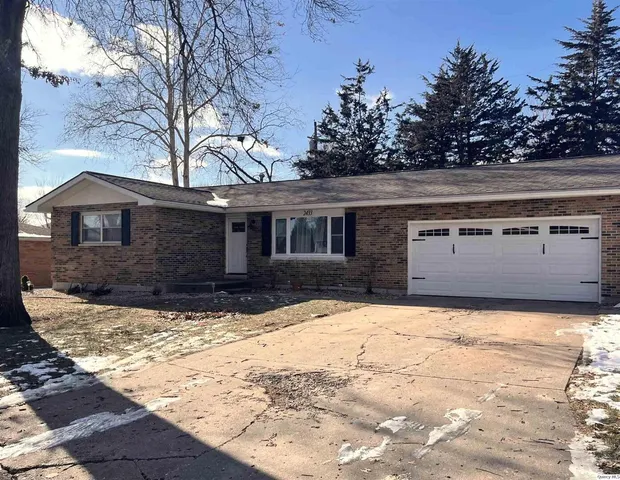 $215,000 | 2433 Cedar Creek Court, Quincy, IL 62305