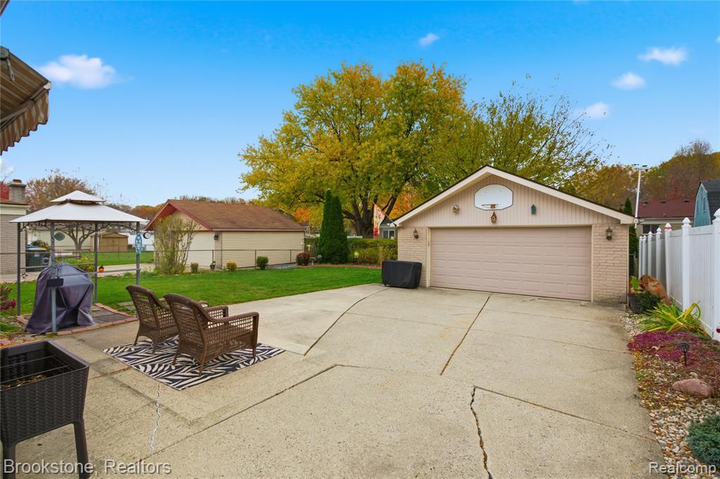 875 Meadowlake Road Canton, MI 48188 - Photo 4 of 34