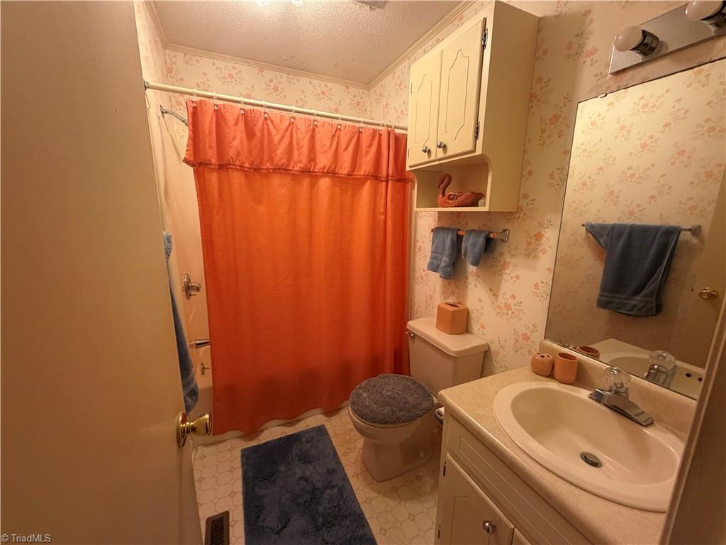 124 South Byrd Street Eden, NC 27288 - Photo 9 of 10 full bath