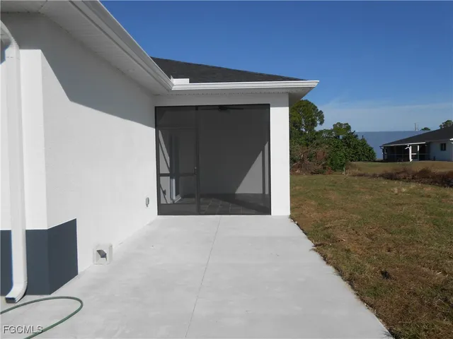 a room with a window and mirror