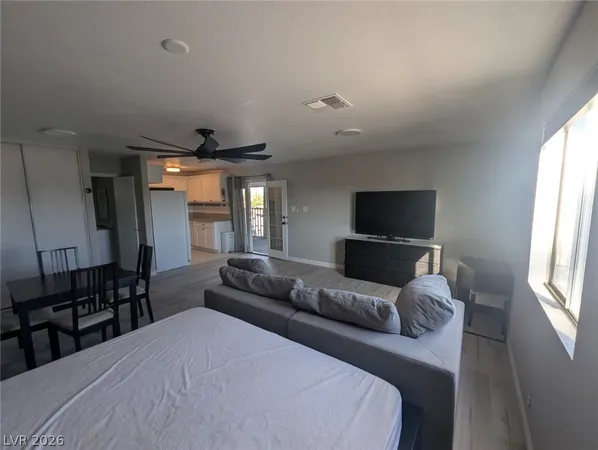$1,250 | 5808 Evergreen Avenue, Las Vegas, NV 89107