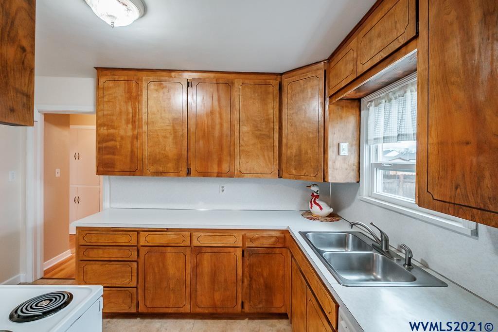 1094 Southwest 14th Avenue Albany, OR 97321 - Photo 12 of 32
