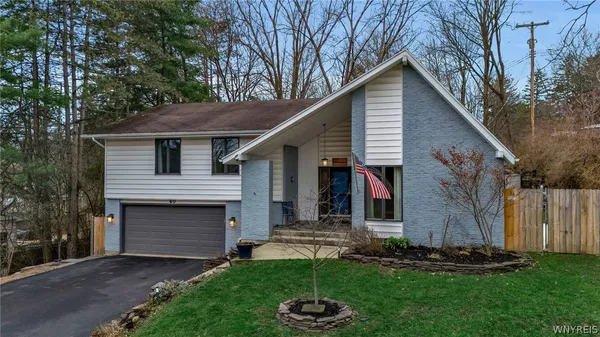 $539,900 | 60 Ruskin Road, East Aurora, NY 14052