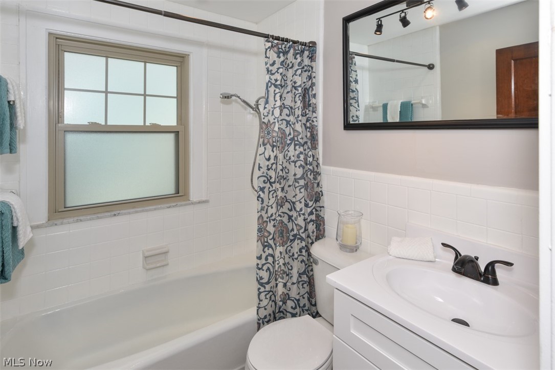 992 Montford Road Cleveland Heights, OH 44121 - Photo 18 of 29