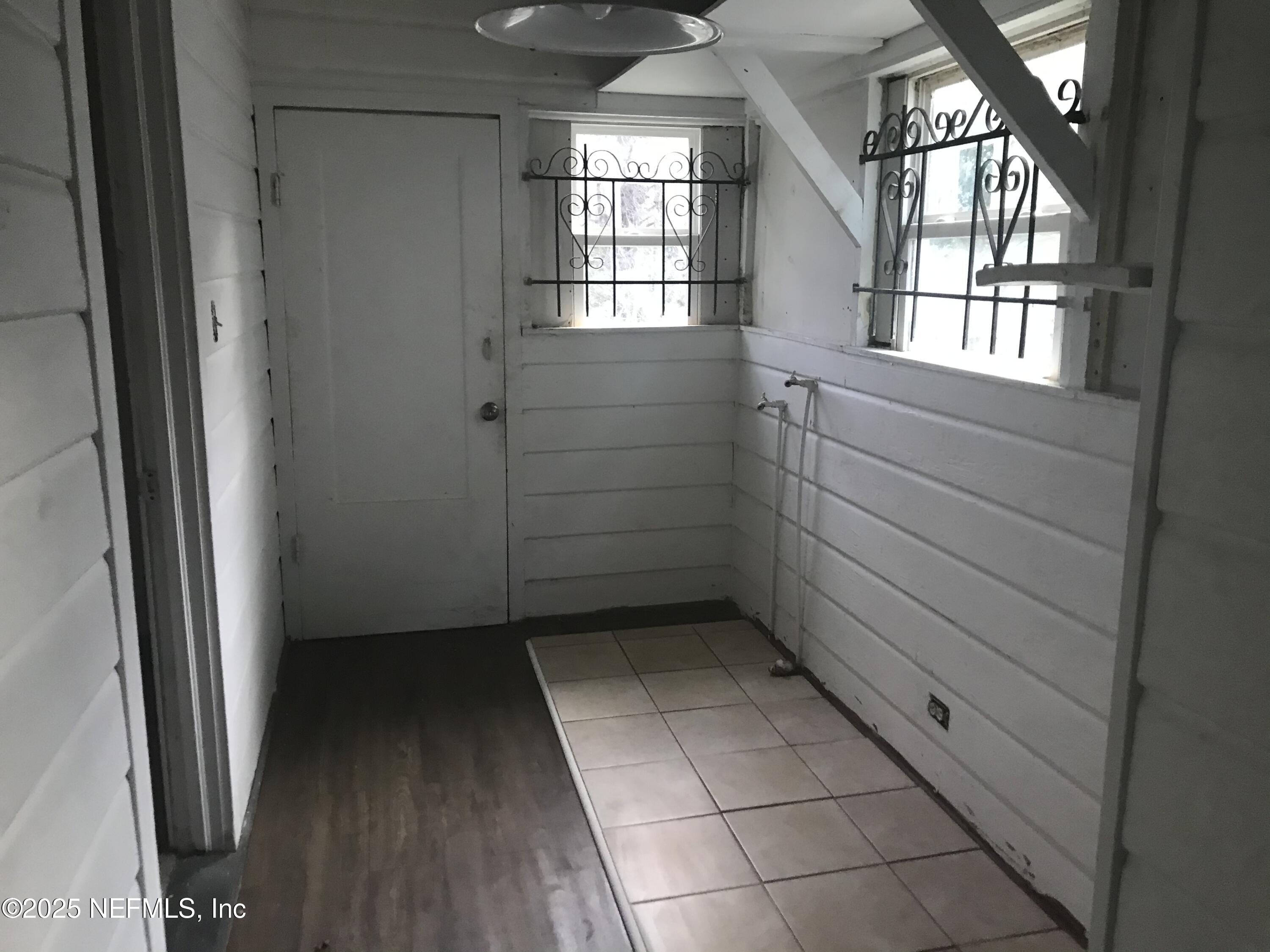 1322 Steele Street Jacksonville, FL 32209 - Photo 8 of 14 a view of an empty room and window