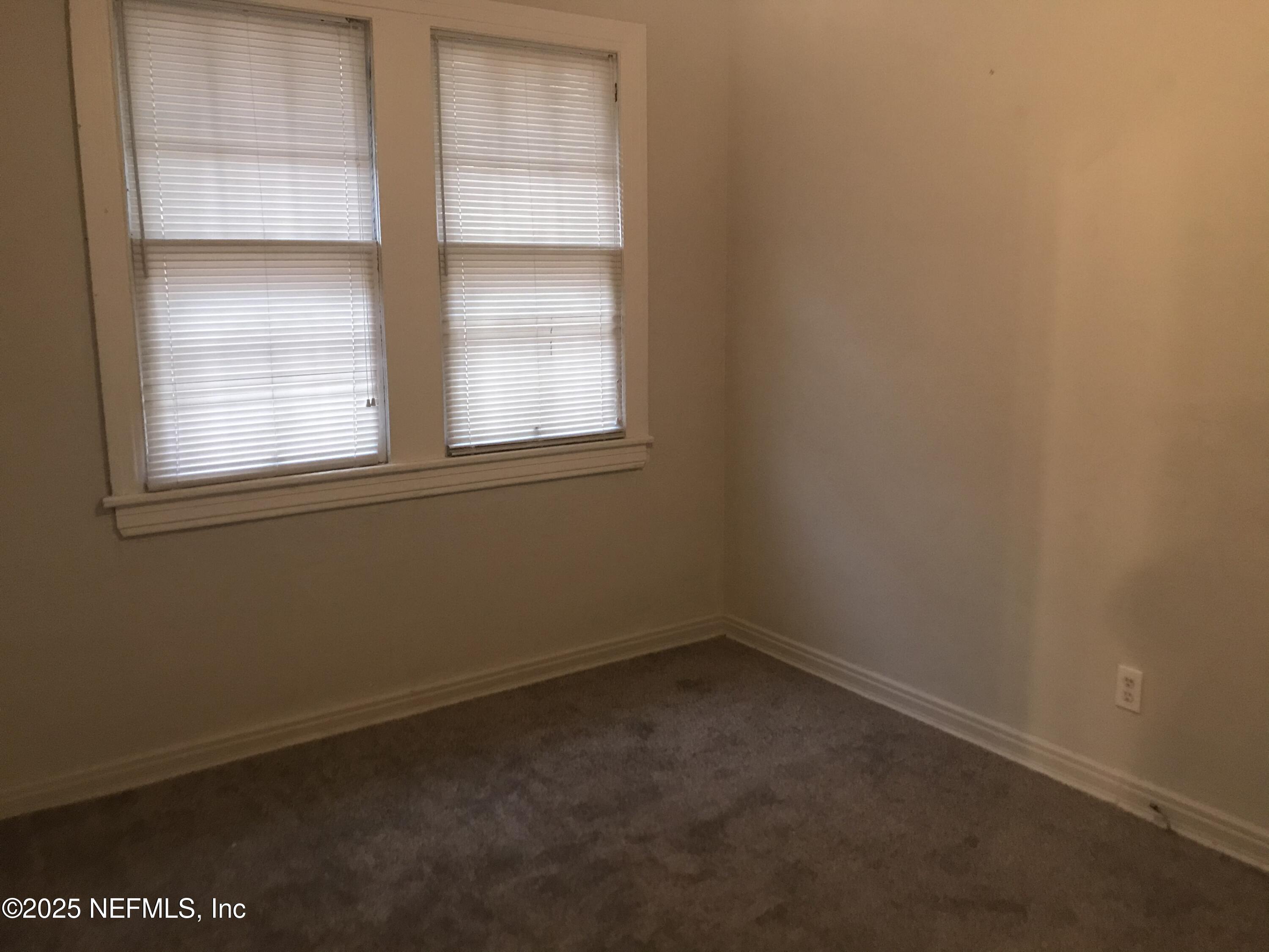 1322 Steele Street Jacksonville, FL 32209 - Photo 10 of 14 an empty room with a window