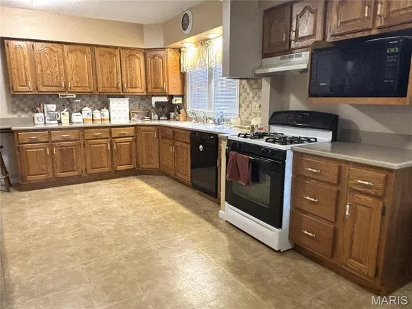 $240,000 | 222 Cedar Street, Greenville, IL 62246