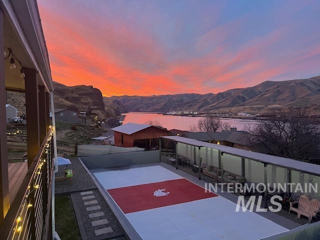 940 Coulter Lane Clarkston, WA 99403 - Photo 47 of 47 Sunset view of Pickleball Court and Snake River