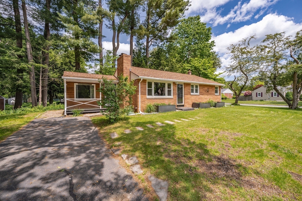 226 Dutchess Street Springfield, MA 01129 - Photo 2 of 39 a front view of house with yard and green space