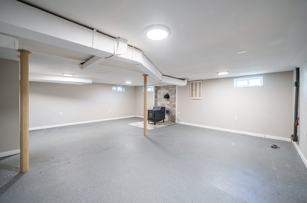 226 Dutchess Street Springfield, MA 01129 - Photo 28 of 39 a view of an empty room