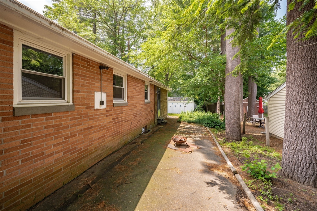 226 Dutchess Street Springfield, MA 01129 - Photo 38 of 39 a view of a house with backyard