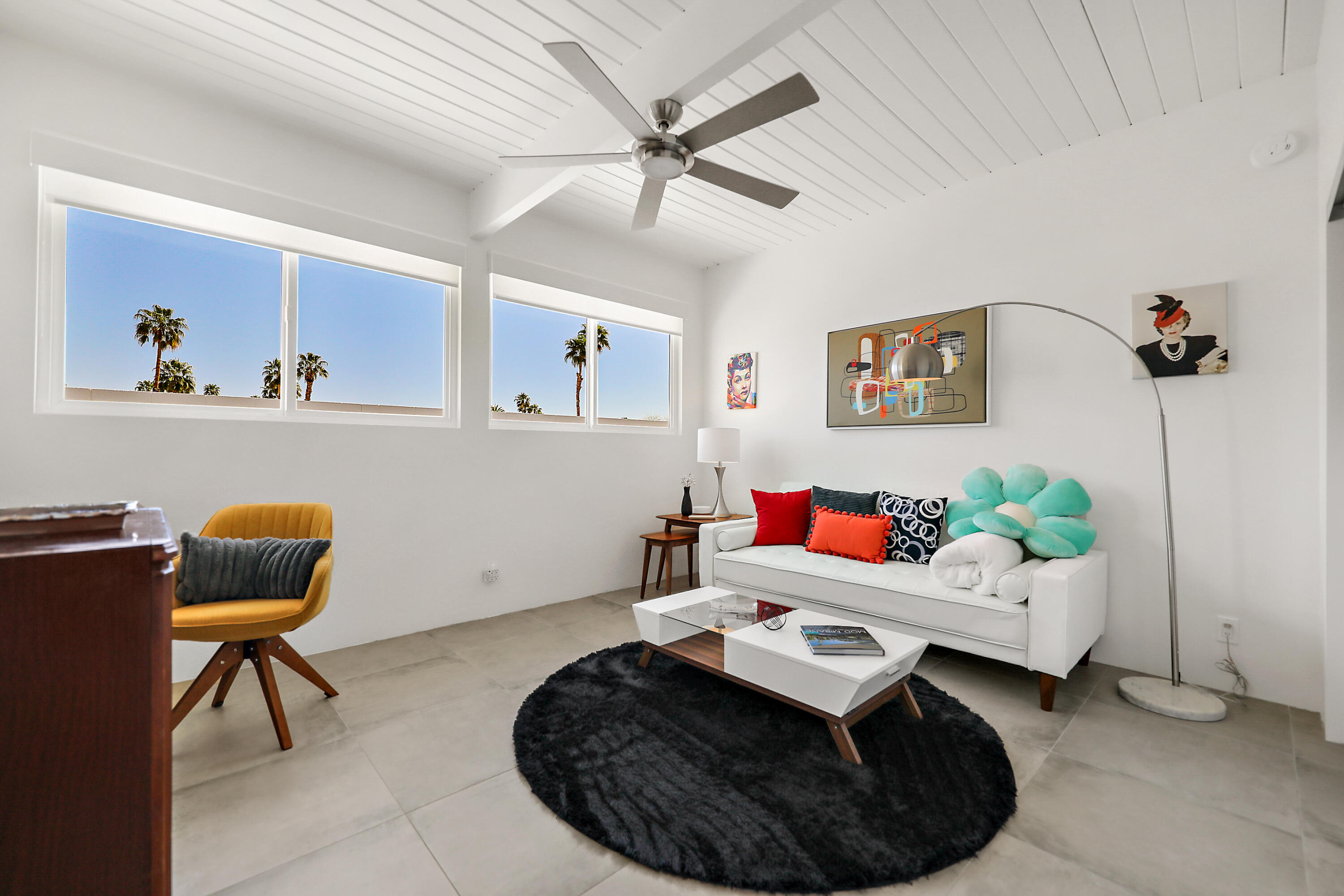 71350 Halgar Road Rancho Mirage, CA 92270 - Photo 17 of 33 a room with furniture and screen