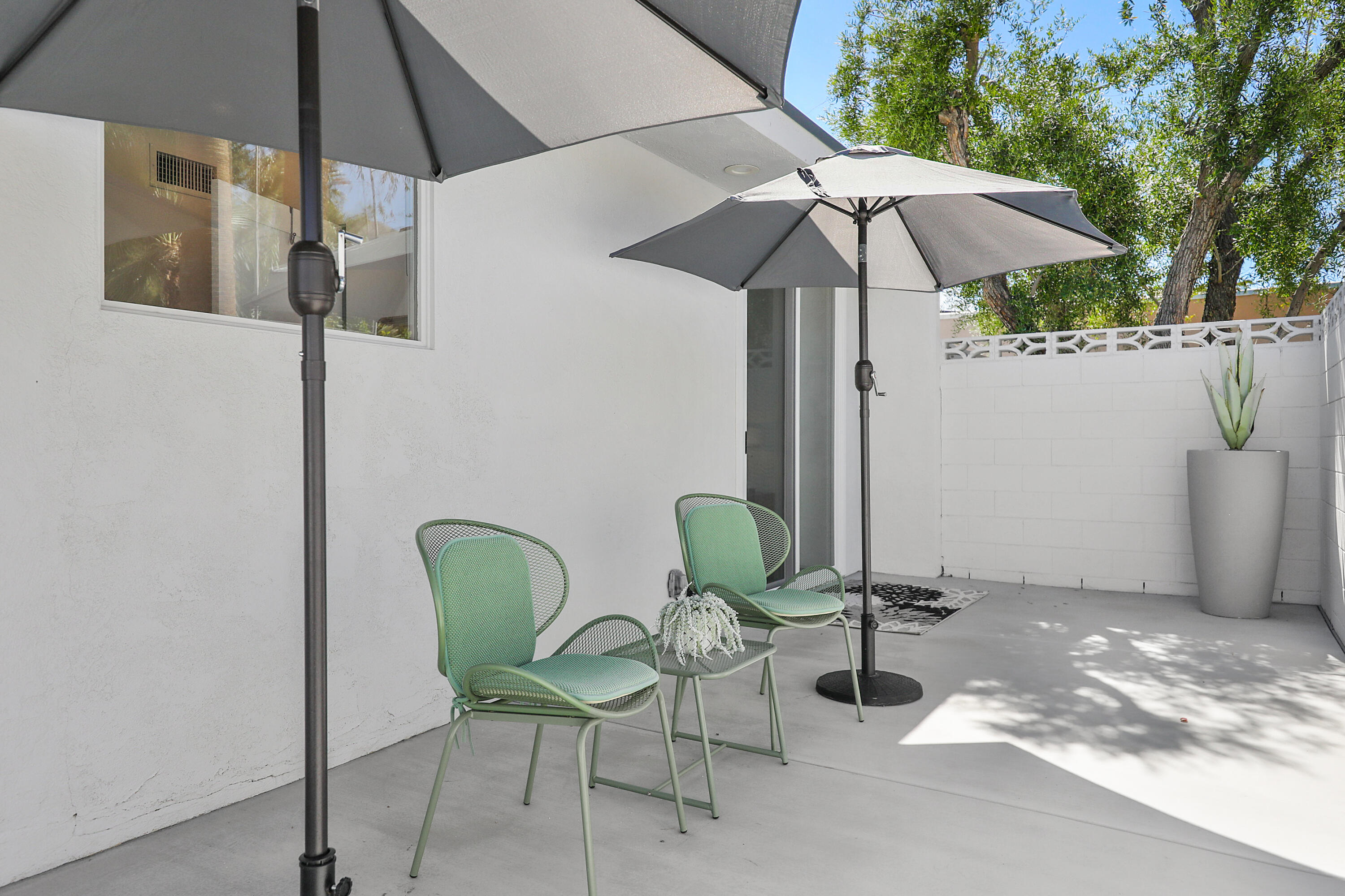 71350 Halgar Road Rancho Mirage, CA 92270 - Photo 10 of 33 a view of a chair and table in the patio