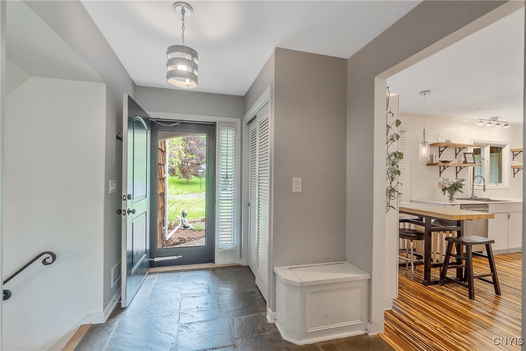 9 Bishop Drive Manlius, NY 13066 - Photo 4 of 50