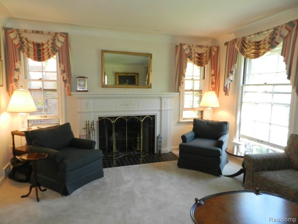 387 Moran Road Grosse Pointe, MI 48236 - Photo 2 of 22