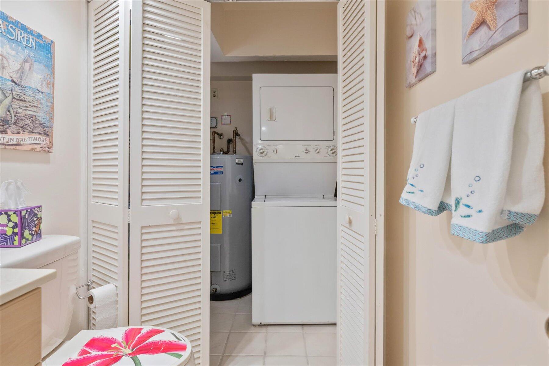 130 Palm Avenue, Unit 20 Jupiter, FL 33477 - Photo 26 of 51 a bathroom with a shower