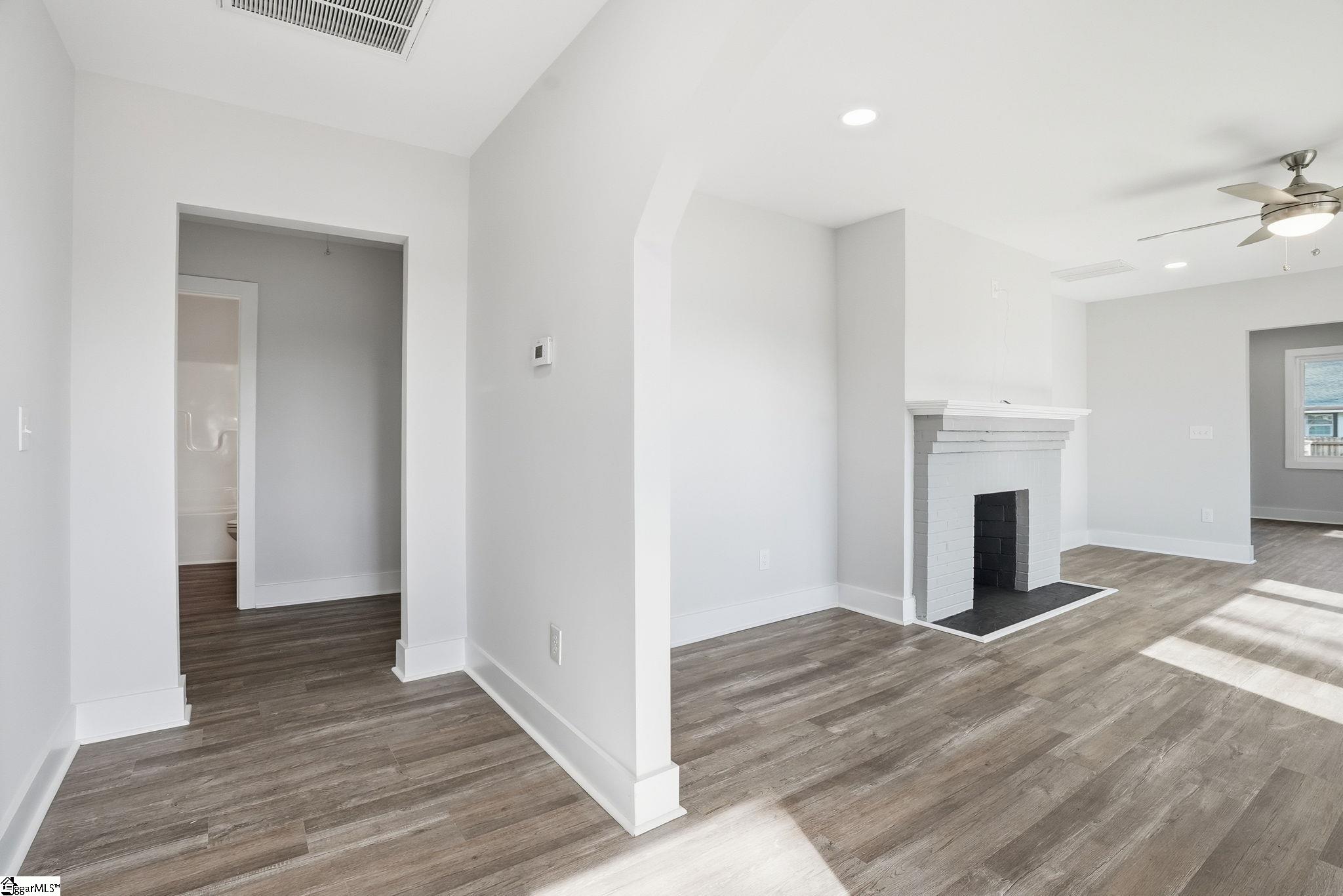 112 East Parker Road Greenville, SC 29611 - Photo 3 of 22