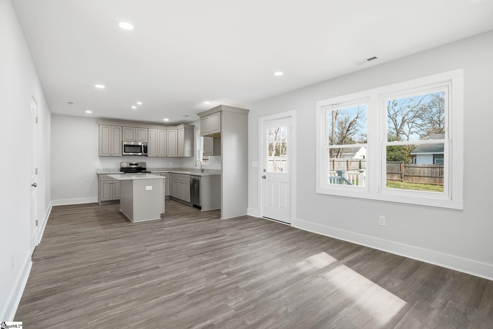 112 East Parker Road Greenville, SC 29611 - Photo 6 of 22