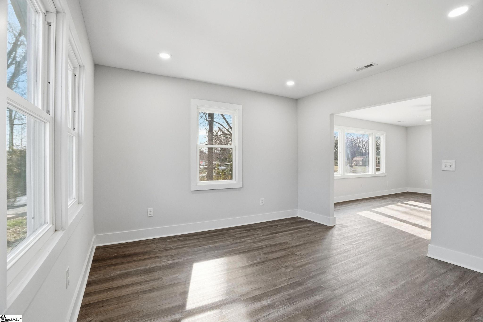 112 East Parker Road Greenville, SC 29611 - Photo 8 of 22