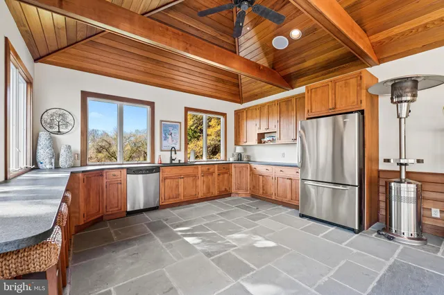 $1,600,000 | 2 Hillsyde Court, Cockeysville, MD 21030