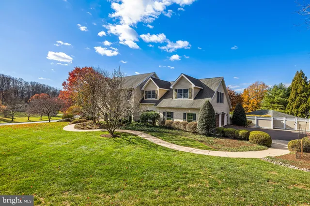 $1,600,000 | 2 Hillsyde Court, Cockeysville, MD 21030