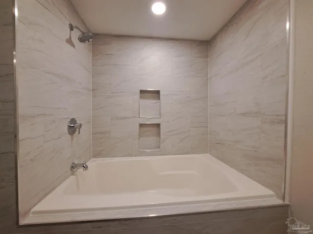 $1,450 | 8562 San Miguel Calzada, Pensacola, FL 32507