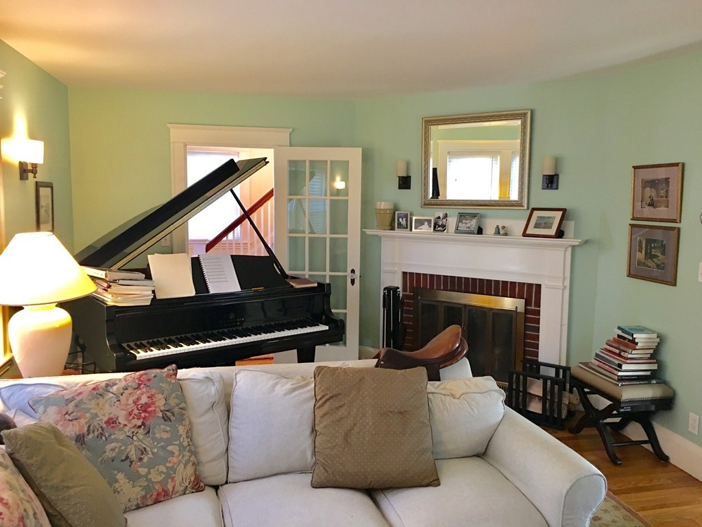 7 Larchmont Road Salem, MA 01970 - Photo 3 of 11 Gallery Image 3