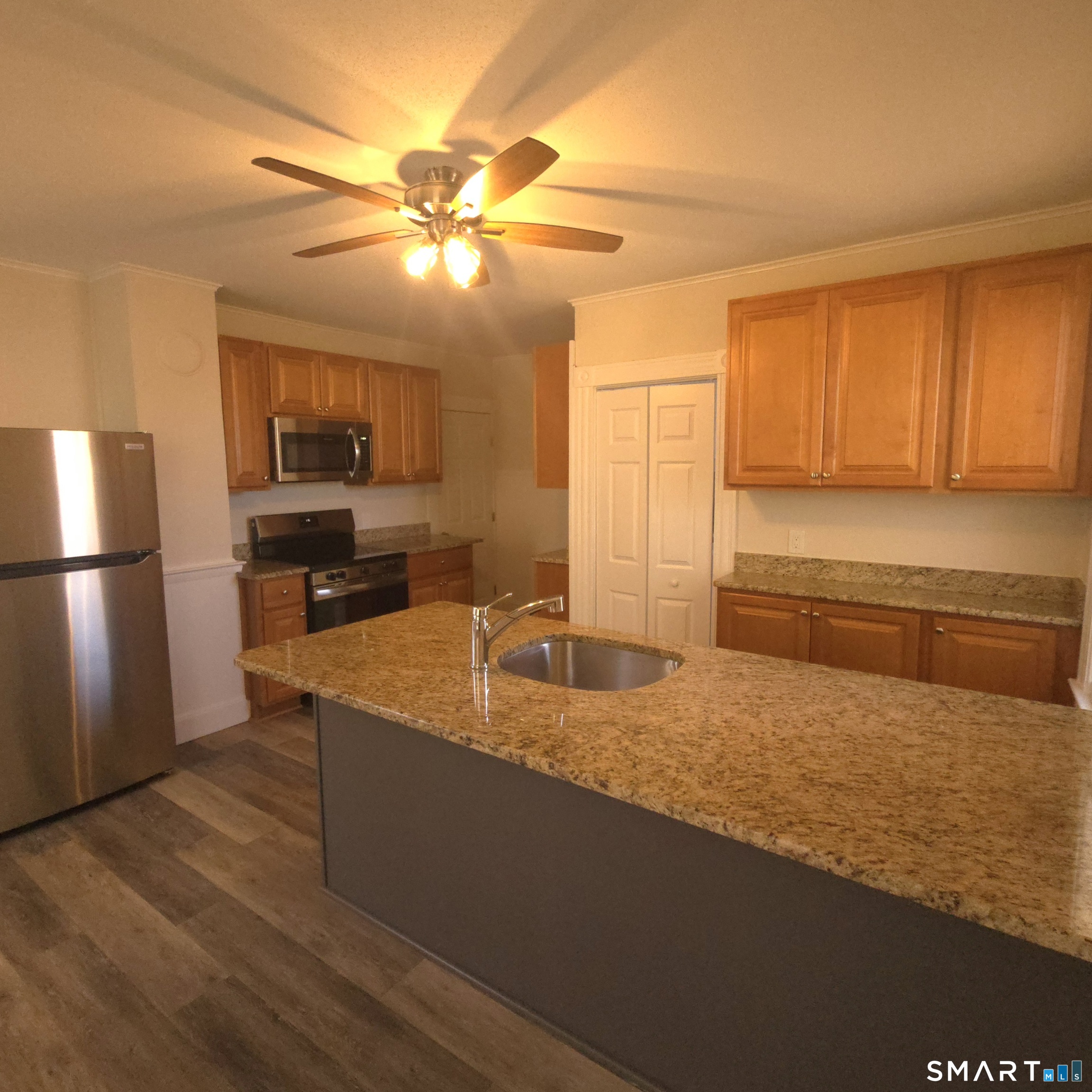 27 Maple Street, Unit 27 Manchester, CT 06040 - Photo 7 of 20 Kitchen Beautiful!!