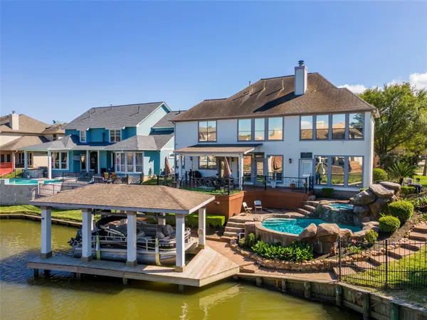 $829,900 | 2534 De Four Trace, Seabrook, TX 77586