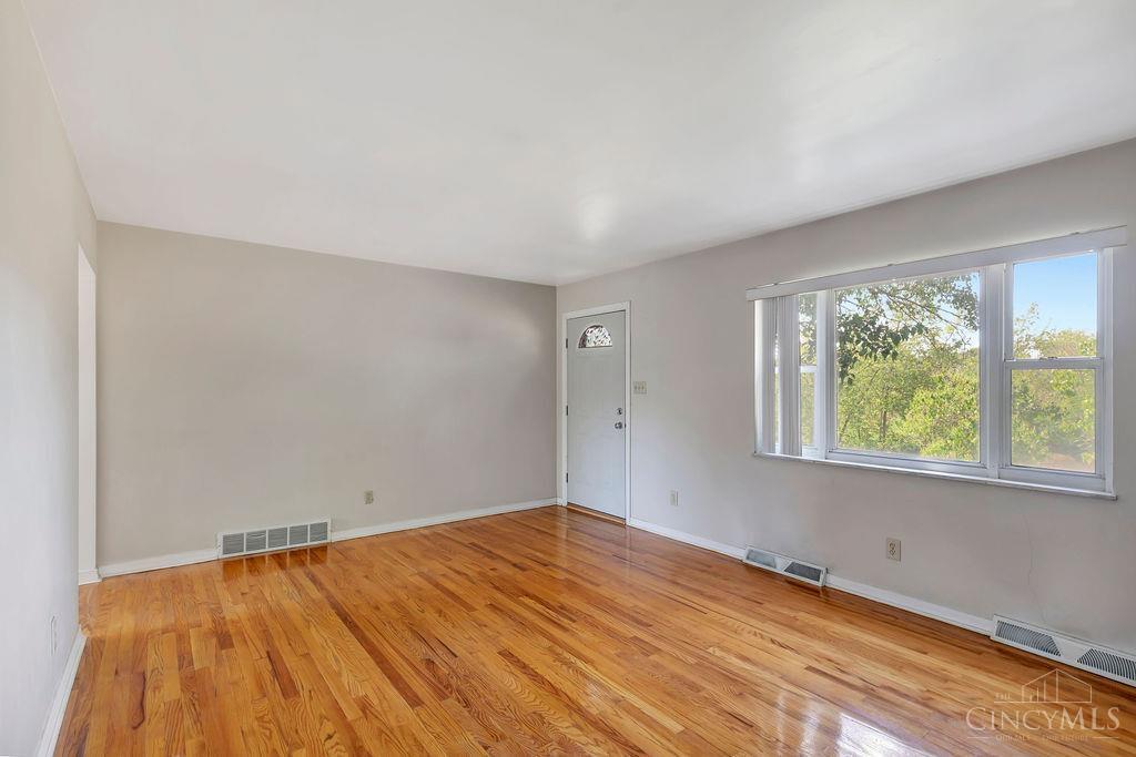 6617 Thompson Road Cincinnati, OH 45247 - Photo 7 of 39