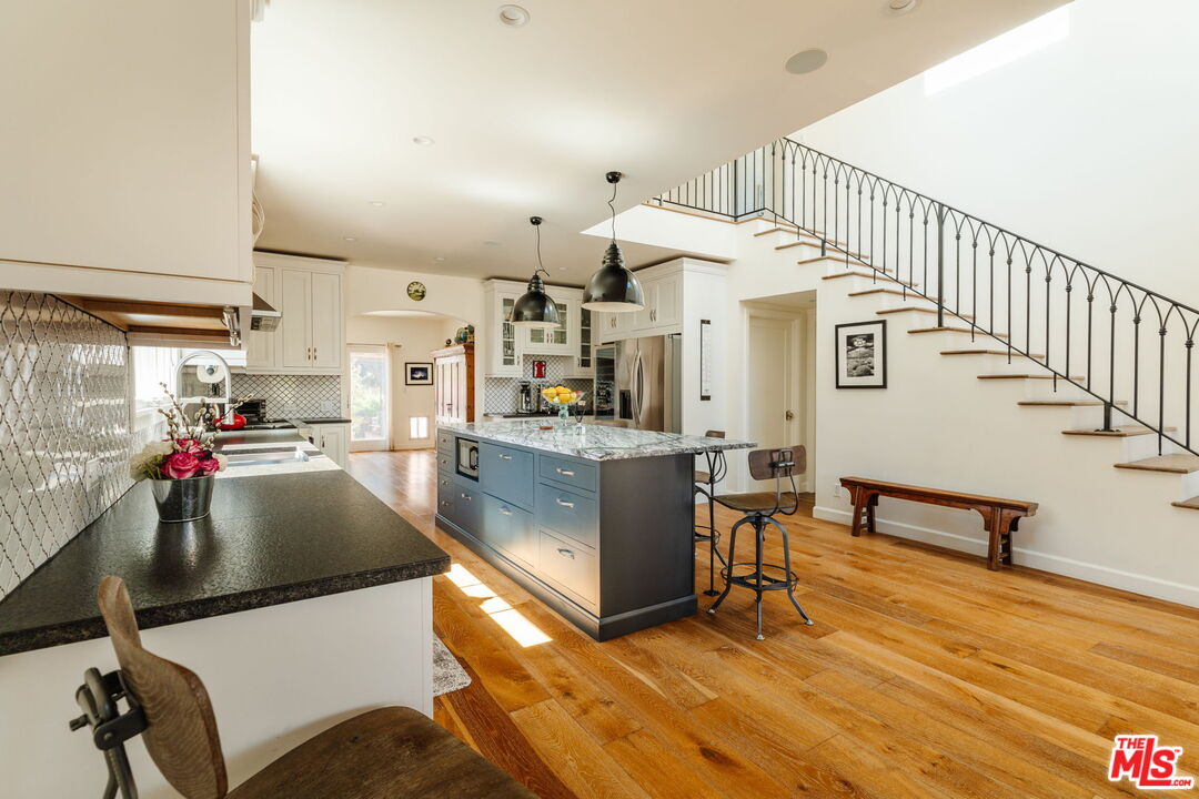 1633 Hi Point Street Los Angeles, CA 90035 - Photo 11 of 60