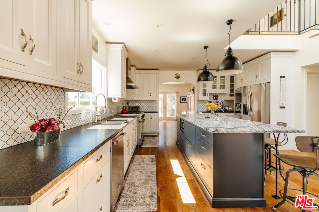 1633 Hi Point Street Los Angeles, CA 90035 - Photo 13 of 60