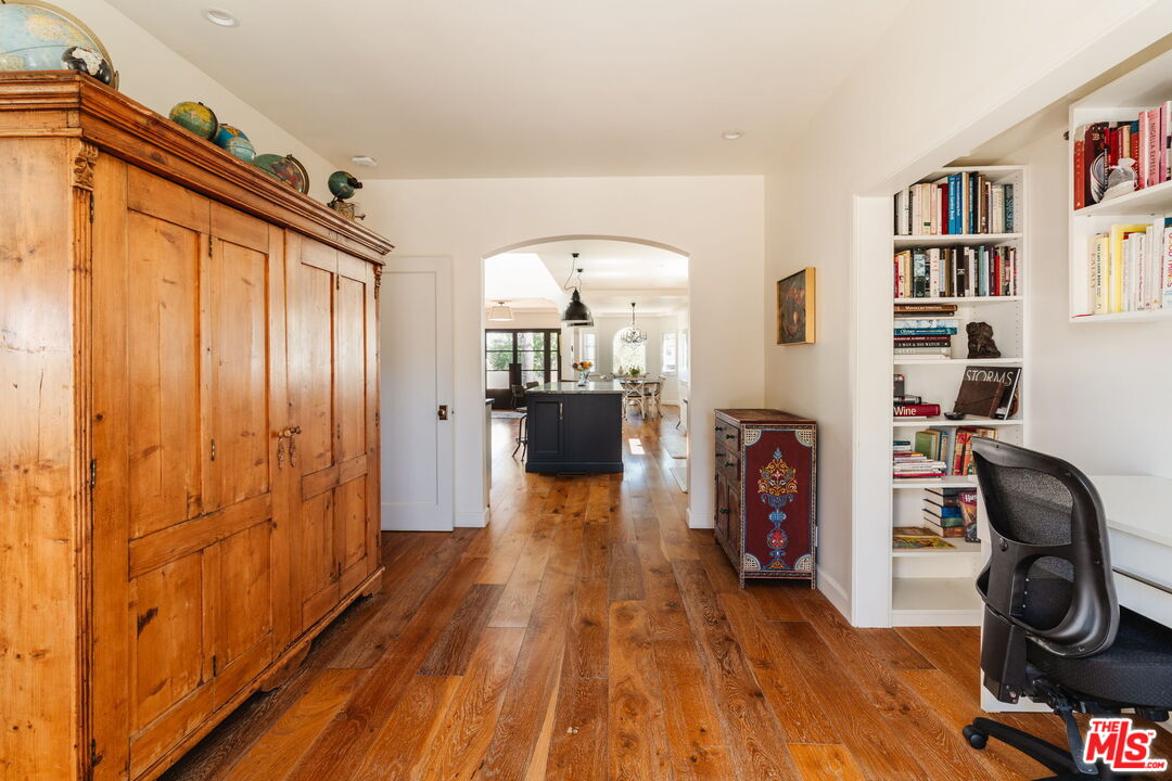 1633 Hi Point Street Los Angeles, CA 90035 - Photo 23 of 60