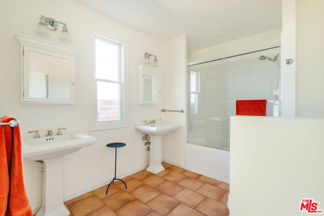 1633 Hi Point Street Los Angeles, CA 90035 - Photo 29 of 60