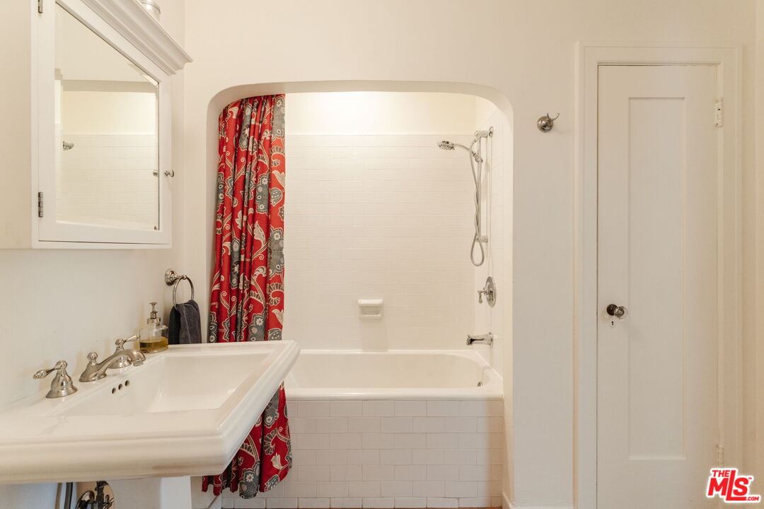 1633 Hi Point Street Los Angeles, CA 90035 - Photo 33 of 60