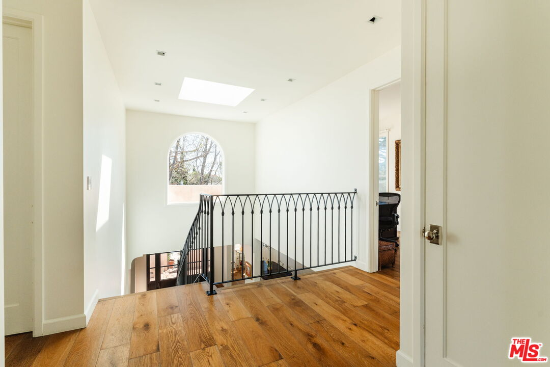 1633 Hi Point Street Los Angeles, CA 90035 - Photo 35 of 60