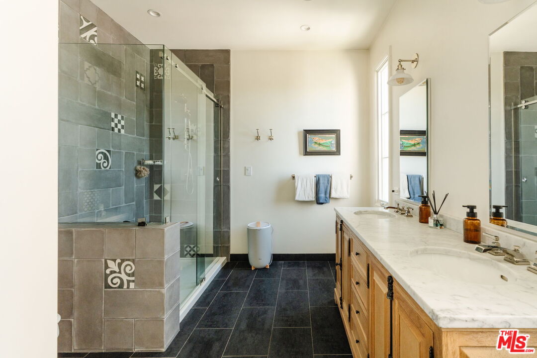 1633 Hi Point Street Los Angeles, CA 90035 - Photo 44 of 60