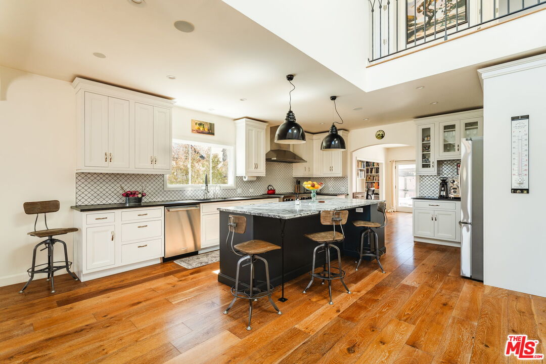 1633 Hi Point Street Los Angeles, CA 90035 - Photo 10 of 60