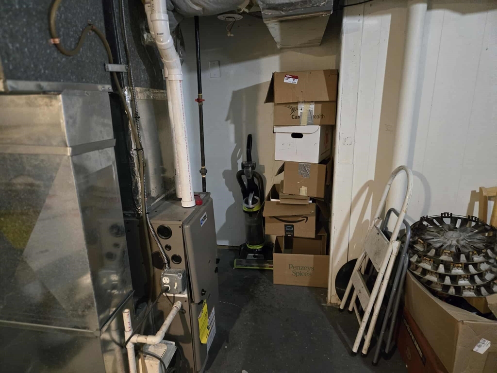 78 San Miguel Street Springfield, MA 01104 - Photo 14 of 26 a view of walk in closet