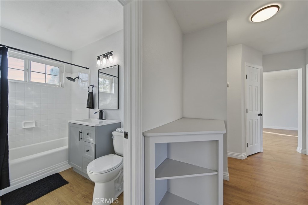 5416 Ivanhoe Avenue Riverside, CA 92503 - Photo 22 of 27 Hallway