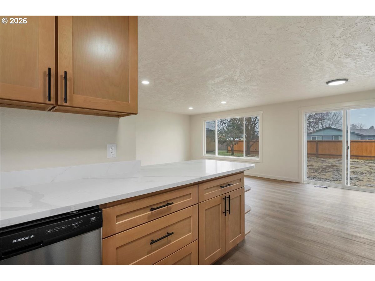 2440 South Second Street Lebanon, OR 97355 - Photo 12 of 31