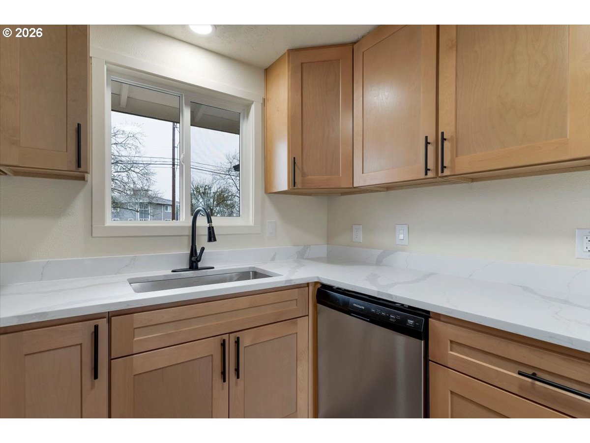 2440 South Second Street Lebanon, OR 97355 - Photo 13 of 31