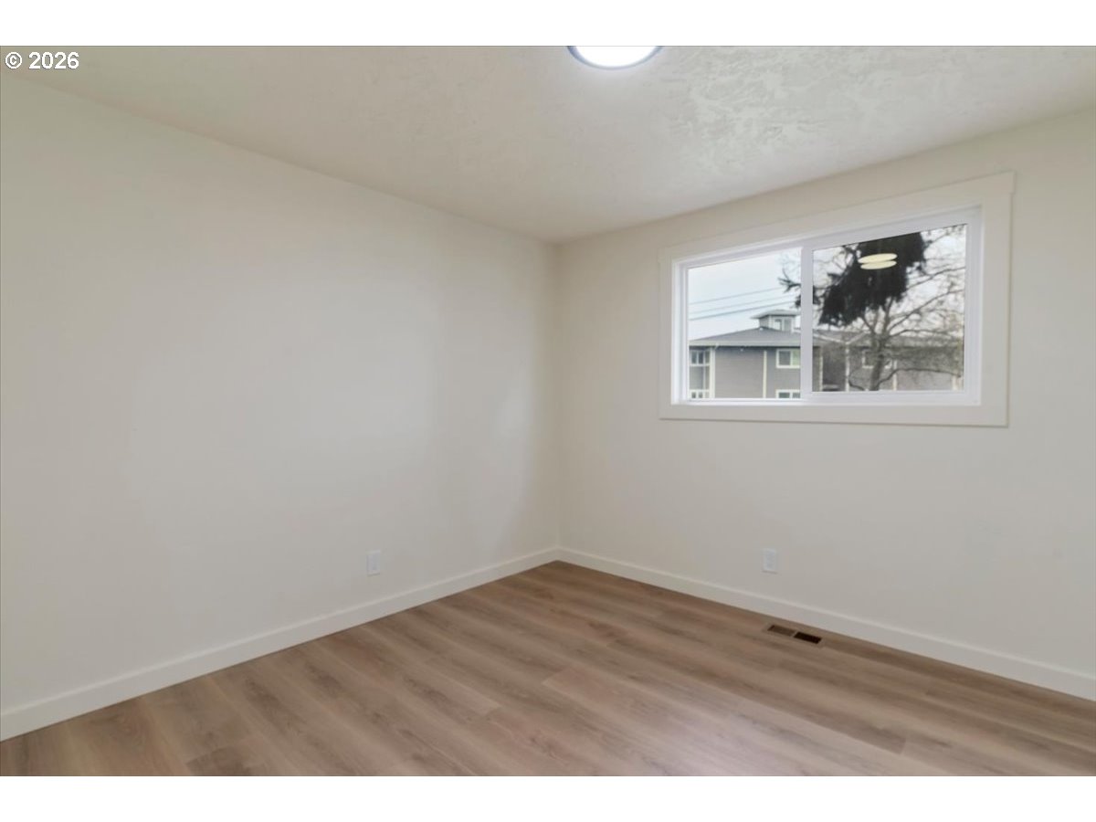 2440 South Second Street Lebanon, OR 97355 - Photo 16 of 31