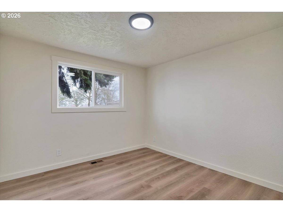 2440 South Second Street Lebanon, OR 97355 - Photo 18 of 31