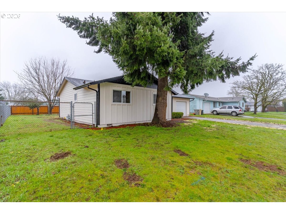 2440 South Second Street Lebanon, OR 97355 - Photo 3 of 31