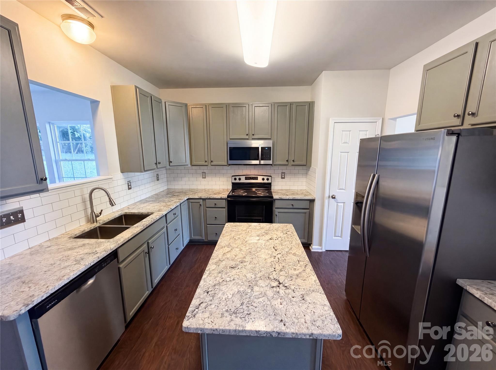 2007 Turtle Point Road Charlotte, NC 28262 - Photo 5 of 26