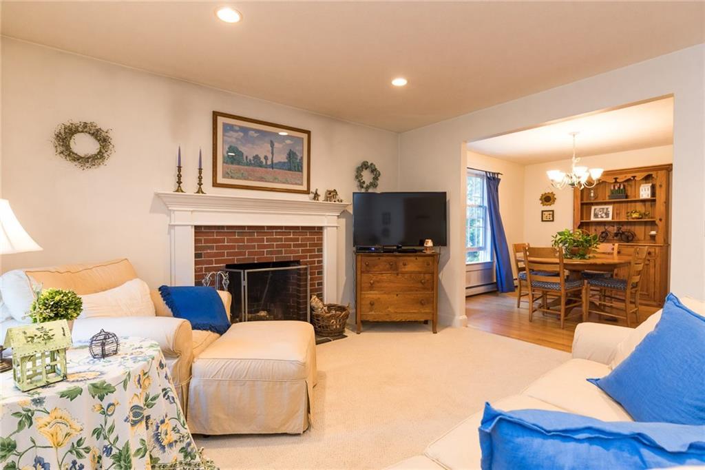 19 Passaic Road Cape Neddick, ME 03902 - Photo 14 of 34 Here, again, you can see how open...